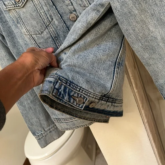 Women’s size M Old Navy, Sherpa lined Jean jacket - Picture 6 of 6